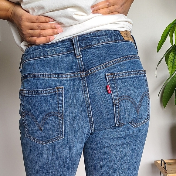 Sz 11 Vintage  Y2K red tab low rise bootcut flare Levi's medium wash denim jean - Picture 3 of 8
